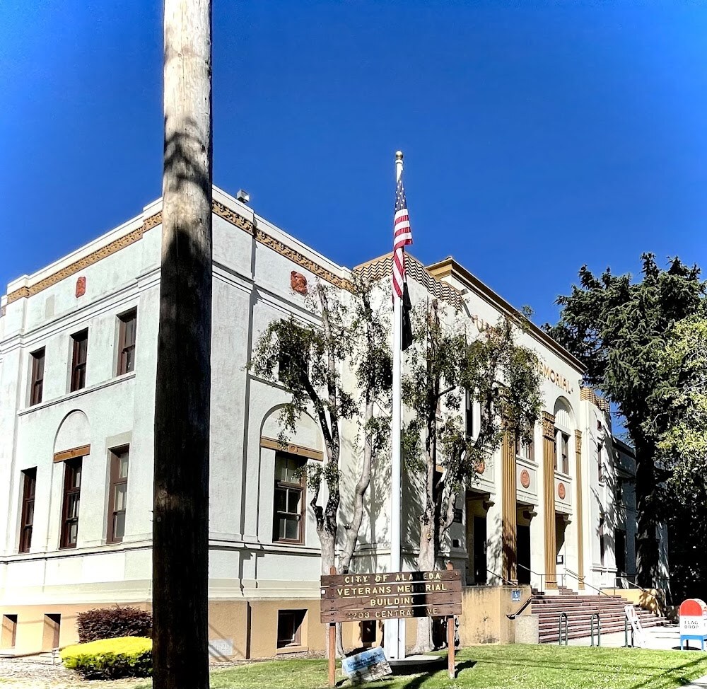Veteran's Memorial Building photo