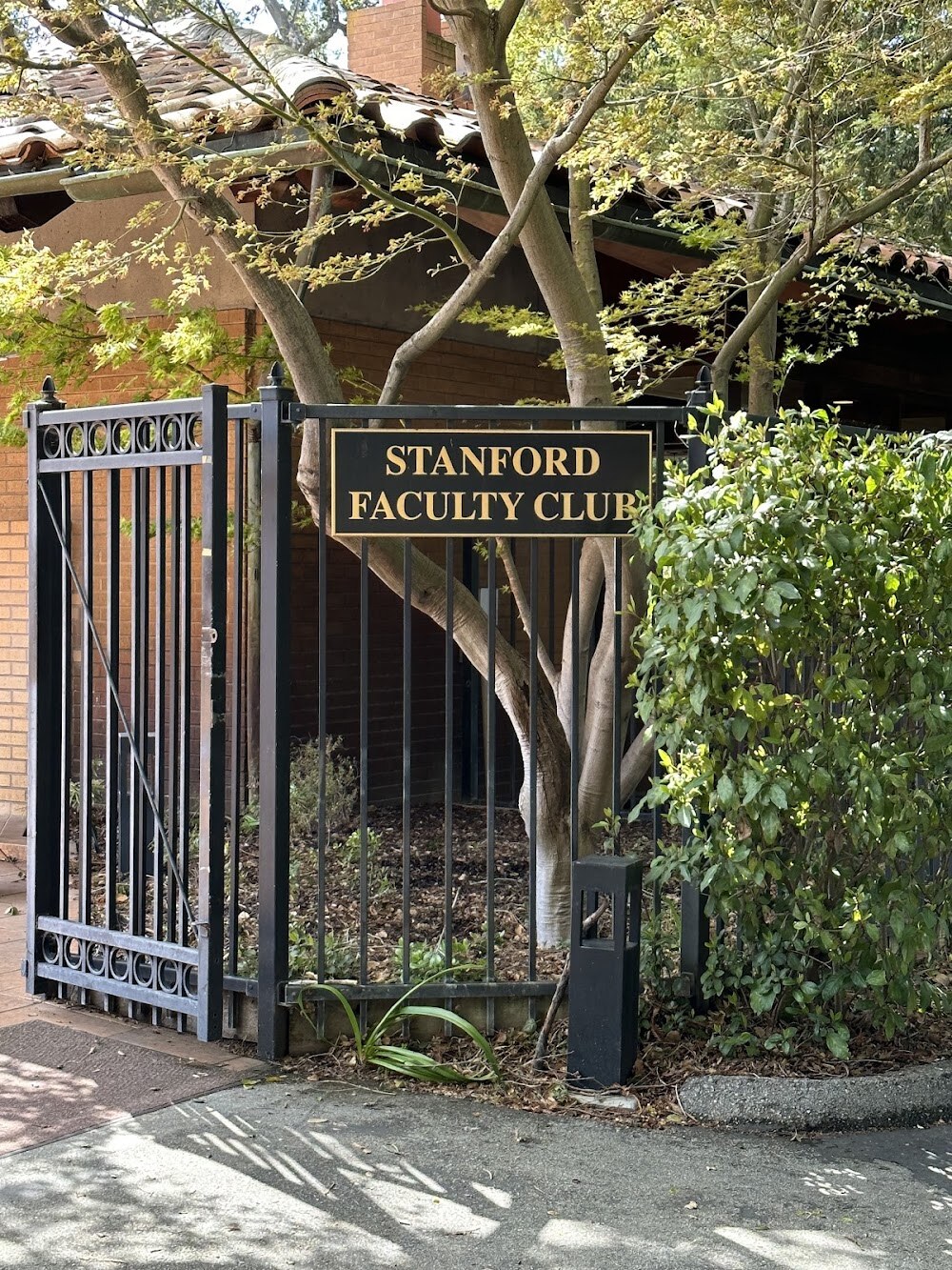 The Stanford Faculty Club photo