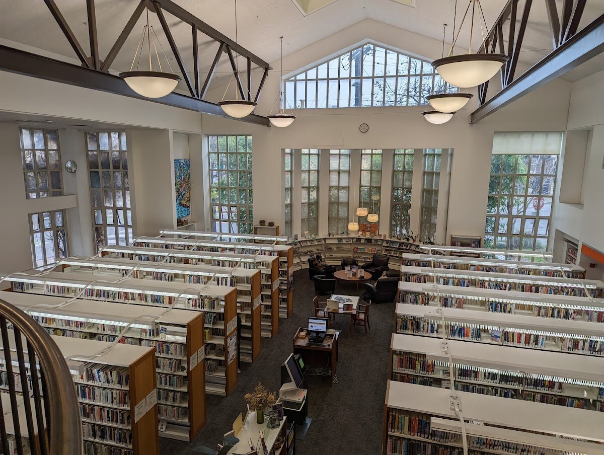 Photo of Oakland Public Library: Rockridge Branch